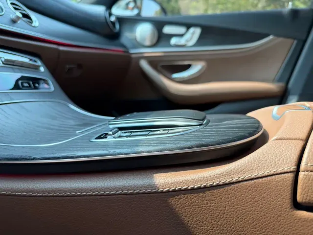 Mercedes-Benz E-Class — Фото автомобиля 5