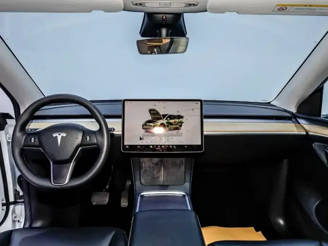 Tesla Model Y — Фото автомобиля 21