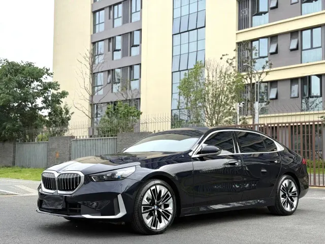 Фотография автомобиля — BMW 5 Series
