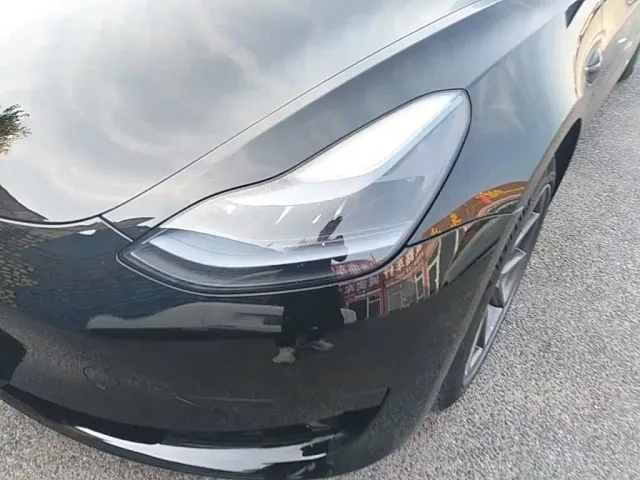 Tesla Model 3 — Фото автомобиля 23