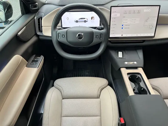Volvo XC70 Plug-in Hybrid — Фото автомобиля 8