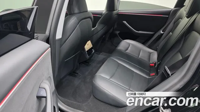Tesla Model 3 — Фото автомобиля 17