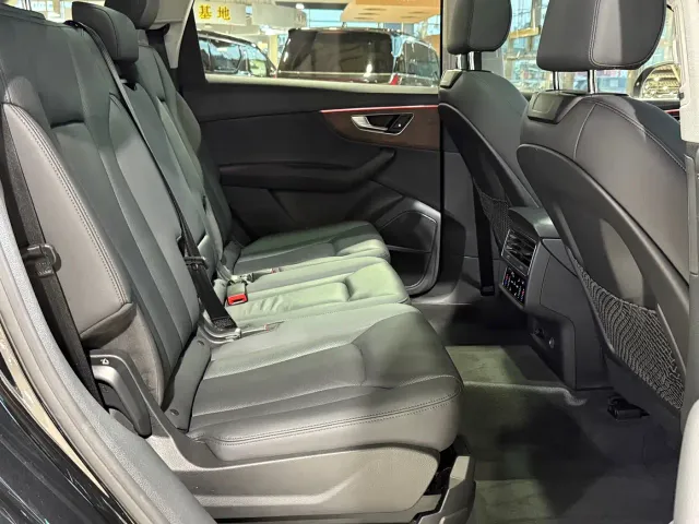 Audi Q7 — Фото автомобиля 8