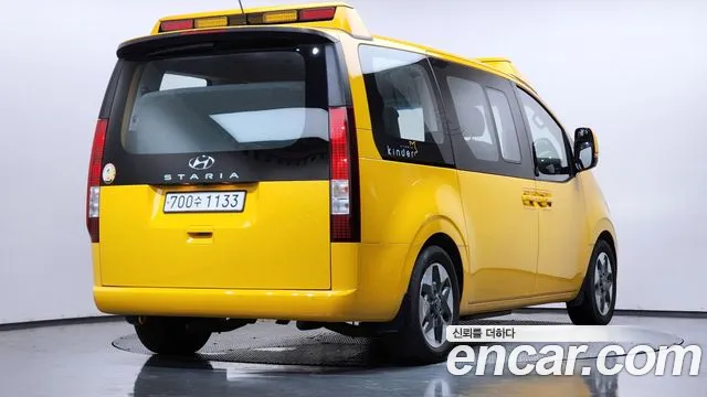 Hyundai Staria Staria 2WD Школьный автобус — Фото автомобиля 2