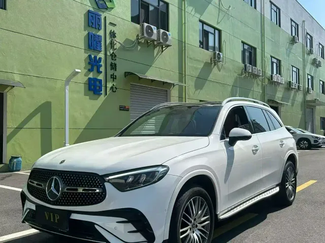 Фотография автомобиля — Mercedes-Benz GLC-Class