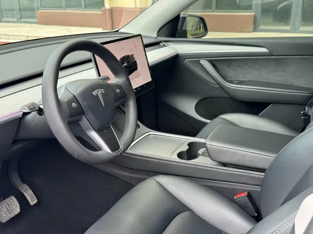 Tesla Model Y — Фото автомобиля 4