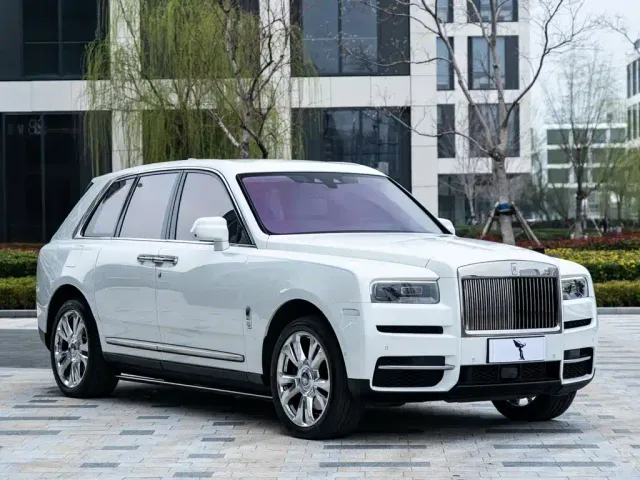 Rolls-Royce Cullinan — Фото автомобиля 3