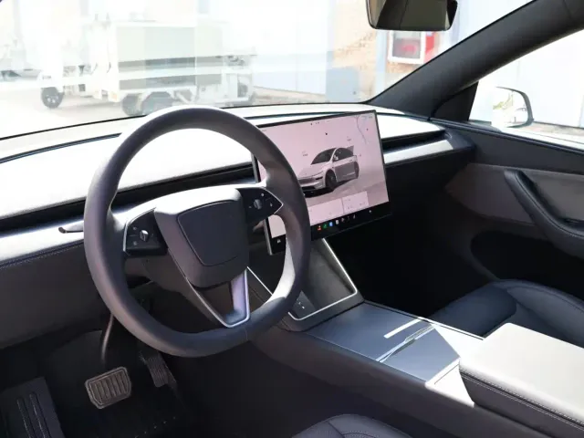 Tesla Model Y — Фото автомобиля 5