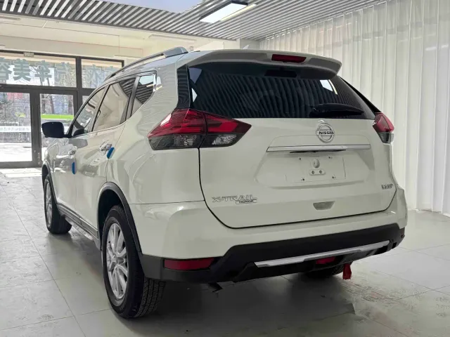 Nissan X-Trail — Фото автомобиля 4