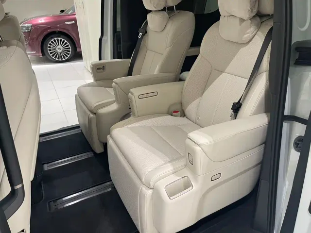 Li Auto MEGA — Фото автомобиля 9