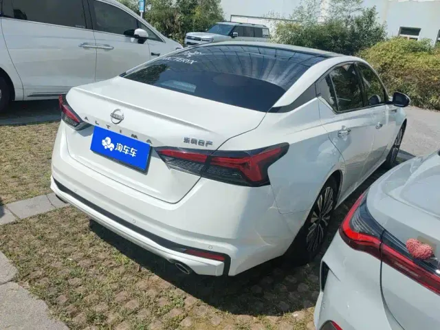 Nissan Teana — Фото автомобиля 3