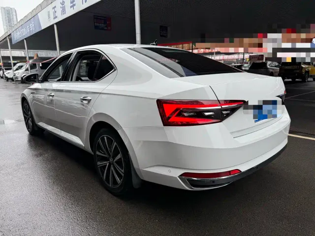 Skoda Superb — Фото автомобиля 15