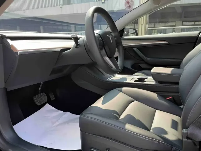 Tesla Model 3 — Фото автомобиля 5