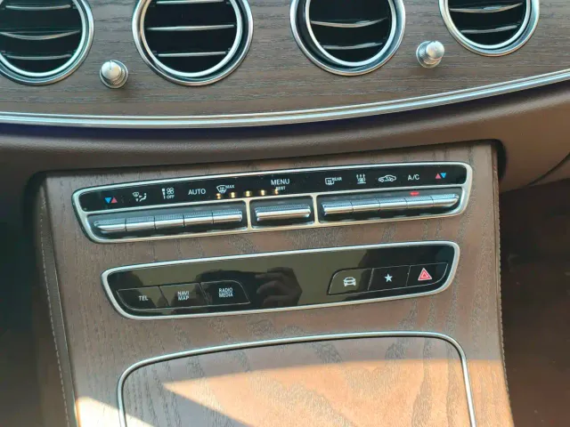 Mercedes-Benz E-Class — Фото автомобиля 11
