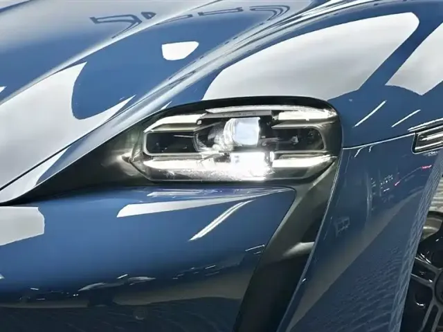 Porsche Taycan — Фото автомобиля 8
