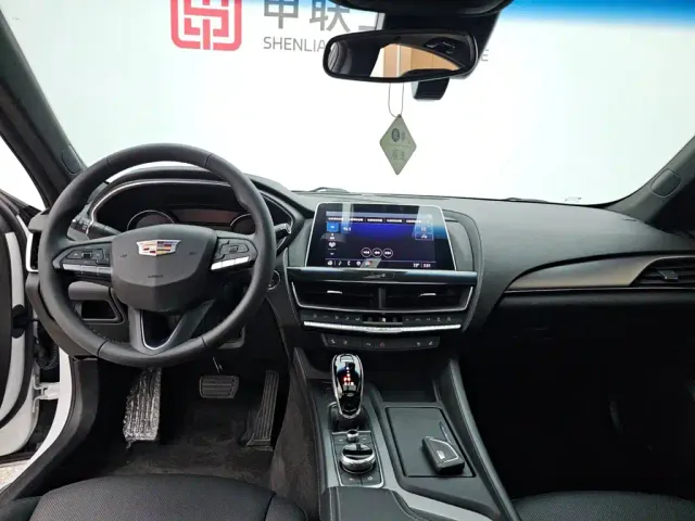 Cadillac CT5 — Фото автомобиля 14