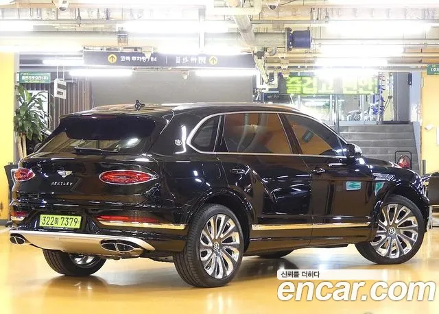 Bentley Bentayga — Фото автомобиля 2