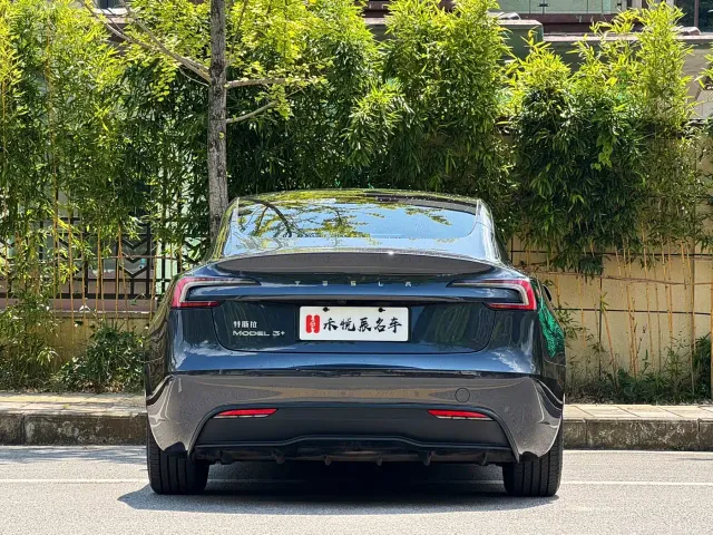 Tesla Model 3 — Фото автомобиля 14