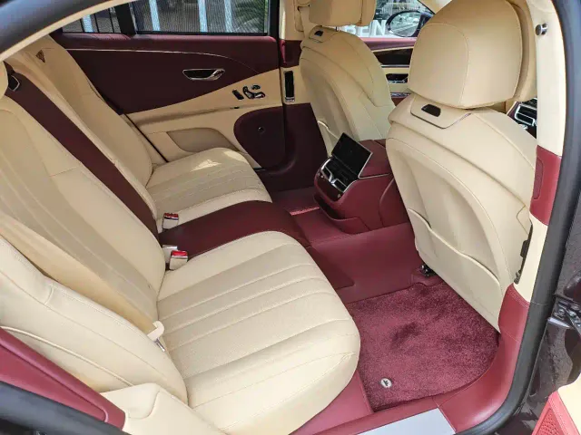 Bentley Flying Spur — Фото автомобиля 9