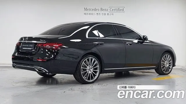 Mercedes-Benz E-Class — Фото автомобиля 2