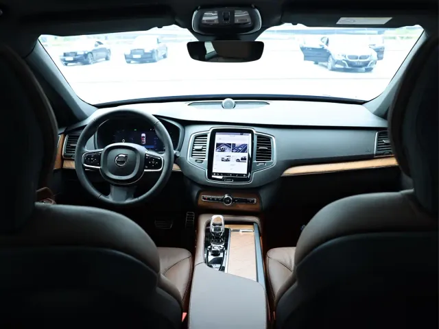 Volvo XC90 — Фото автомобиля 10