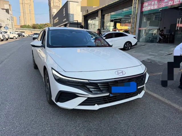 Hyundai Elantra — Фото автомобиля 3