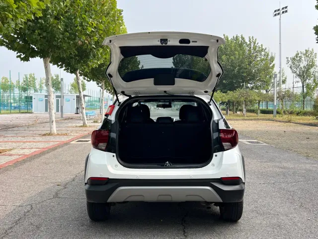 Toyota YARiS L Zhi Xuan — Фото автомобиля 5