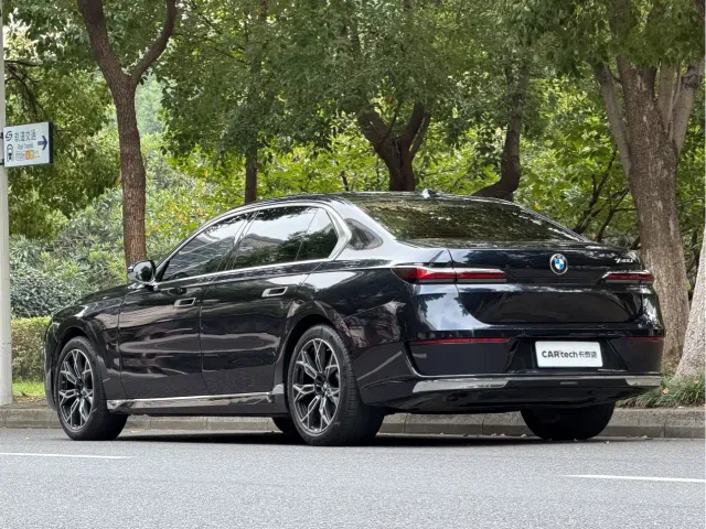 BMW 7 Series — Фото автомобиля 21