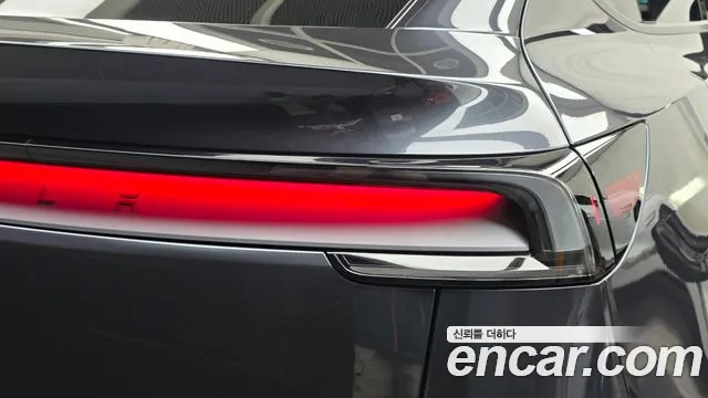 Tesla Model Y — Фото автомобиля 8