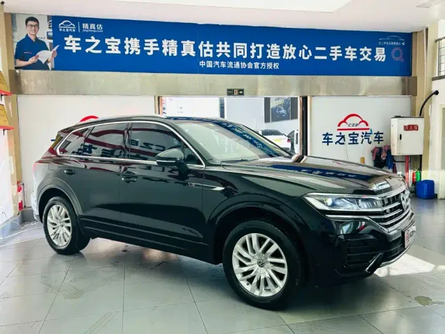 Volkswagen Touareg — Фото автомобиля 3