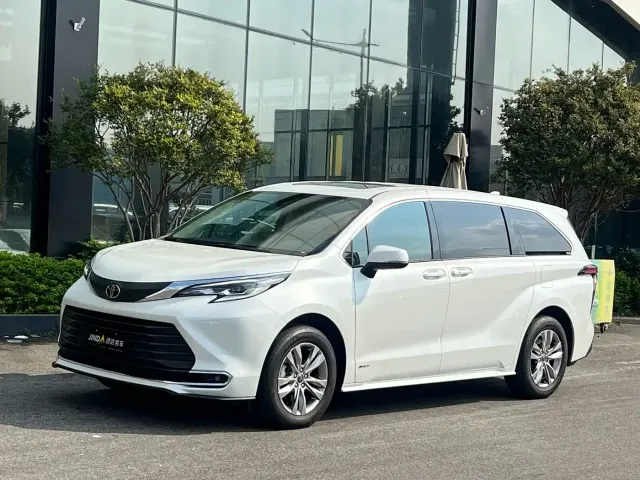 Фотография автомобиля — Toyota Sienna