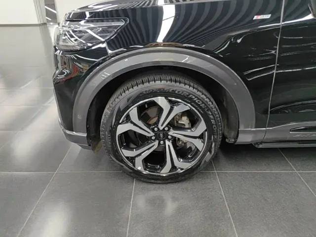 Ford Explorer — Фото автомобиля 22