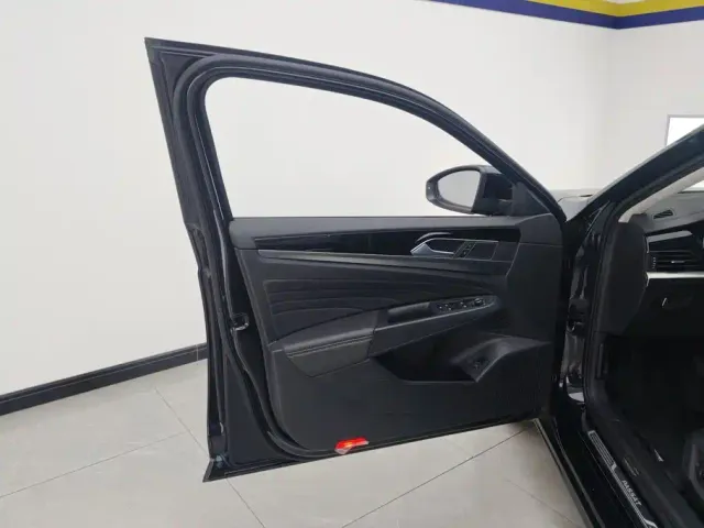 Volkswagen Passat — Фото автомобиля 7