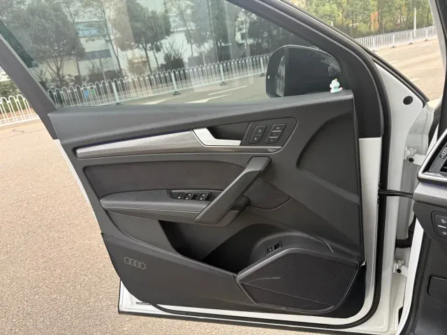 Audi Q5L Sportback — Фото автомобиля 3
