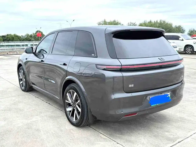 Li Auto L8 — Фото автомобиля 9