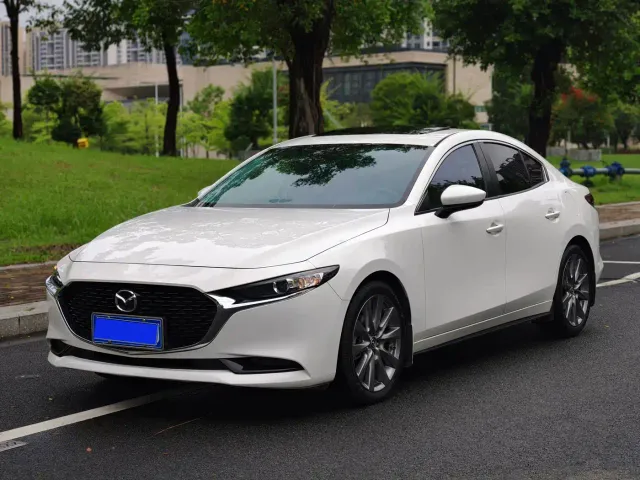 Mazda Axela — Фото автомобиля 3