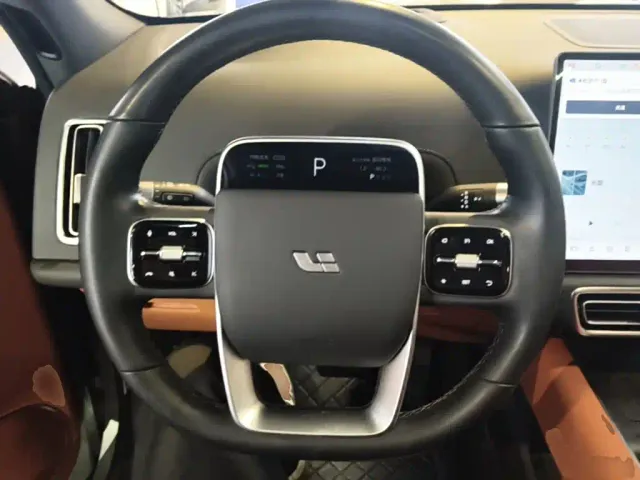 Li Auto L7 — Фото автомобиля 10