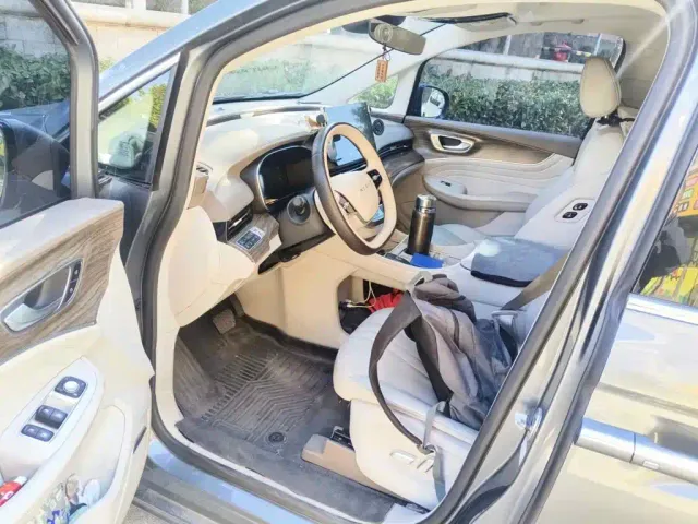 Roewe iMAX8 — Фото автомобиля 8