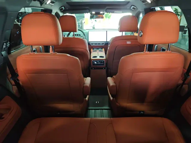 Li Auto L9 — Фото автомобиля 11