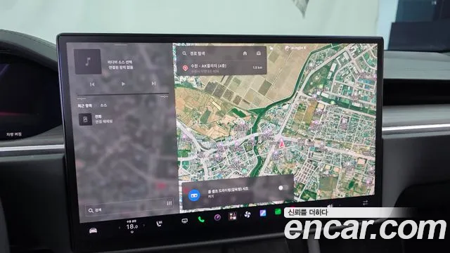 Tesla Model S — Фото автомобиля 19