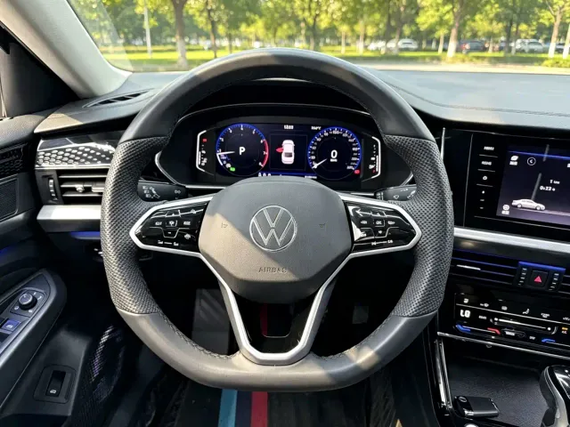 Volkswagen Passat — Фото автомобиля 9