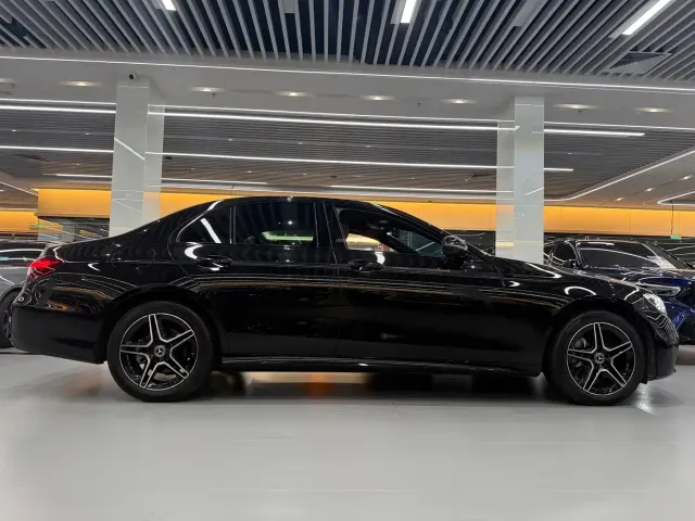 Mercedes-Benz E-Class — Фото автомобиля 20