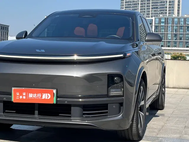 Li Auto L8 — Фото автомобиля 7