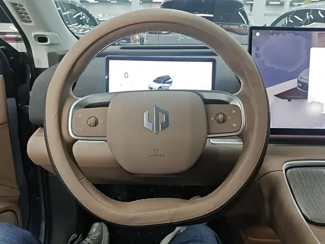 Leapmotor C11 — Фото автомобиля 10