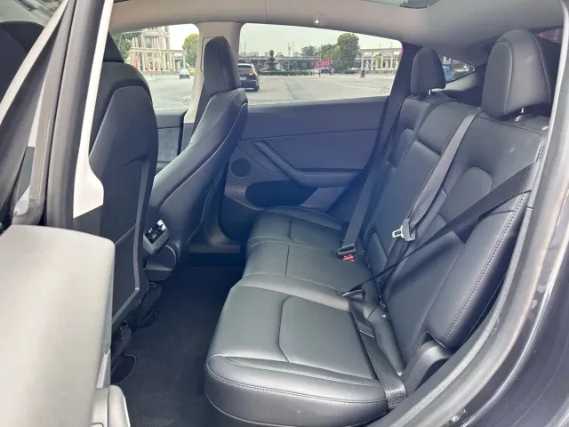 Tesla Model Y — Фото автомобиля 5