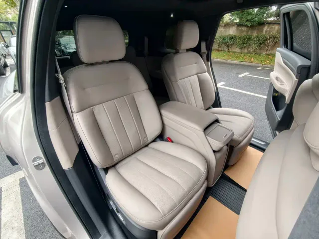Nio ES8 — Фото автомобиля 11