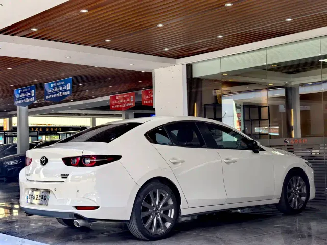 Mazda Axela — Фото автомобиля 9