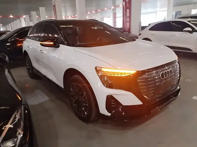 Audi Audi Q5 e-tron 2022 40 e-tron Starlight Mech Suit — Фото автомобиля 3
