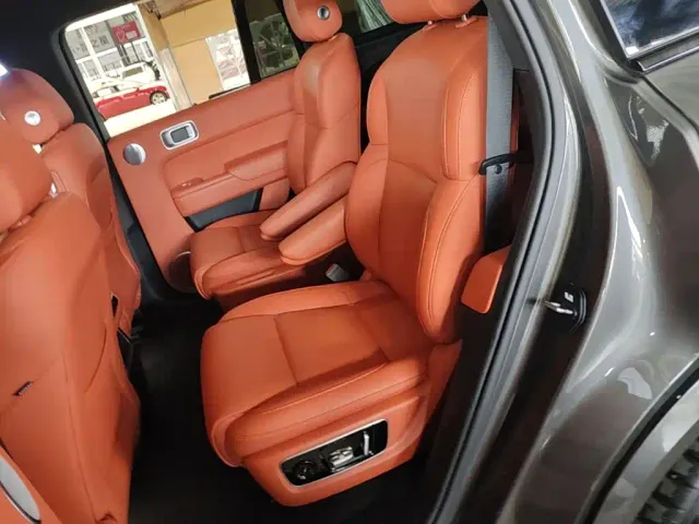 Li Auto L8 — Фото автомобиля 16