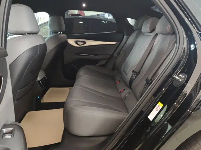 BYD Seal 07 DM-i — Фото автомобиля 16
